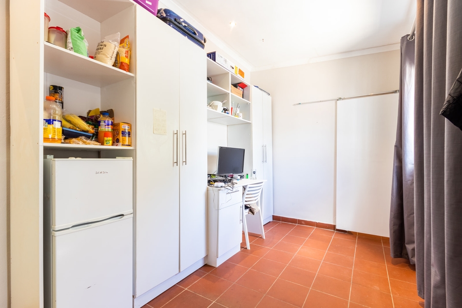 To Let 8 Bedroom Property for Rent in Observatory Western Cape